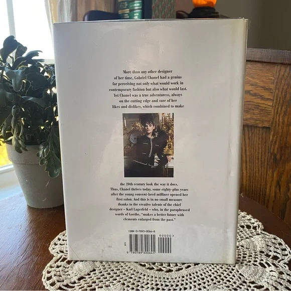 Chanel Universe of Fashion Book EUC - Picture 3 of 13